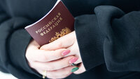 Жена Дмитрия Назарова, известного по роли шефа в сериале «Кухня», попросила Госдуму разрешить семье вернуться в РФ