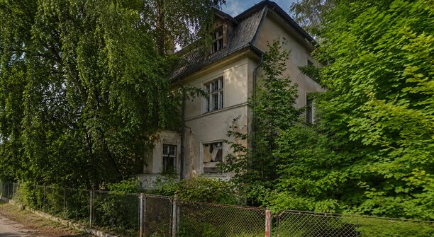 Улица со старинной глицинией в Советске стала богаче на два архитектурных памятника