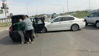 В Холмогоровке столкнулись два автомобиля, у одного из пострадавших заметили кровь на голове (фото)