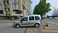 В Зеленоградске две школьницы на электросамокате врезались в машину, притормозившую перед поворотом