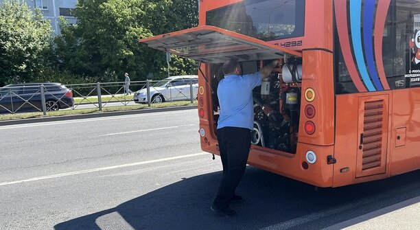 Тарахтел, тарахтел и уехал в парк под мат водителя: калининградцы неудачно прокатились на новом автобусе №22 (фото)