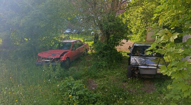 Калининградцев донимают незнакомцы, устроившие рядом с детской площадкой нелегальную авторазборку (видео)  