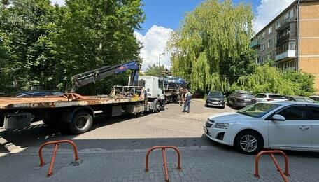 «Это просто беспредел»: в центре Калининграда машину эвакуировали в присутствии хозяйки