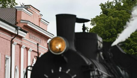 Из Калининграда в Багратионовск запустили ретропаровоз: что ждёт пассажиров и сколько стоят билеты (фоторепортаж) 